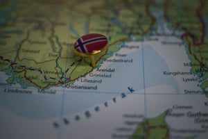 Arendal segnata su una mappa con la bandiera della Norvegia