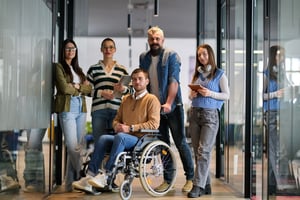 Gruppo di professionisti del mondo degli affari sicuri di sé (1)